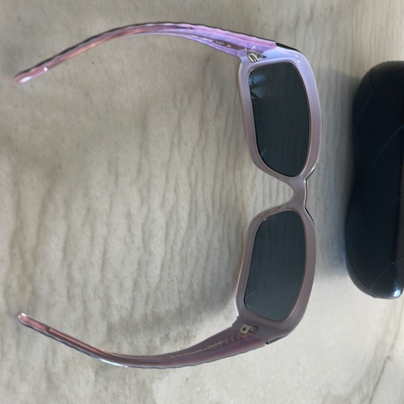 Chanel sunglasses with Chanel case. Perfect condition. Authentic. Photos shown - Picture 2 of 6
